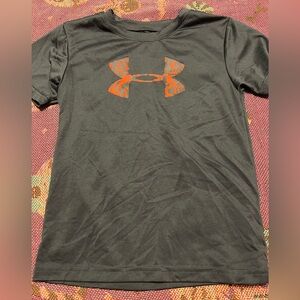 Young boys Under Armour tee